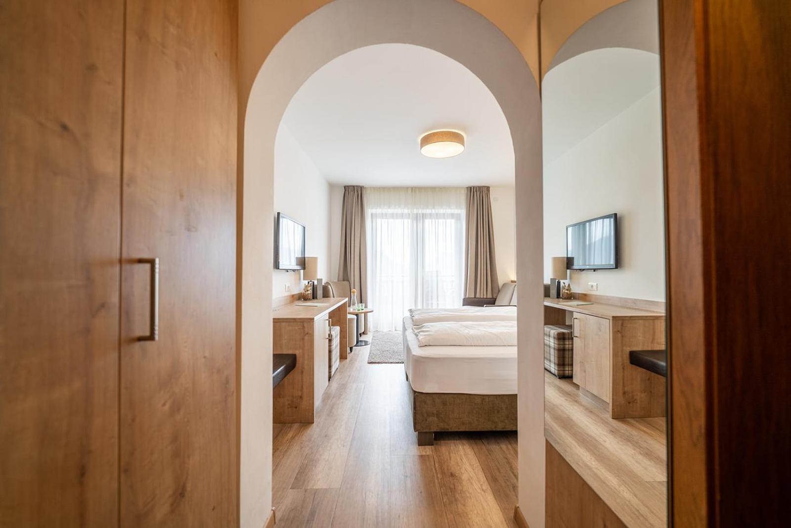 Hotel Brunnhofer Tirolo Eksteriør billede