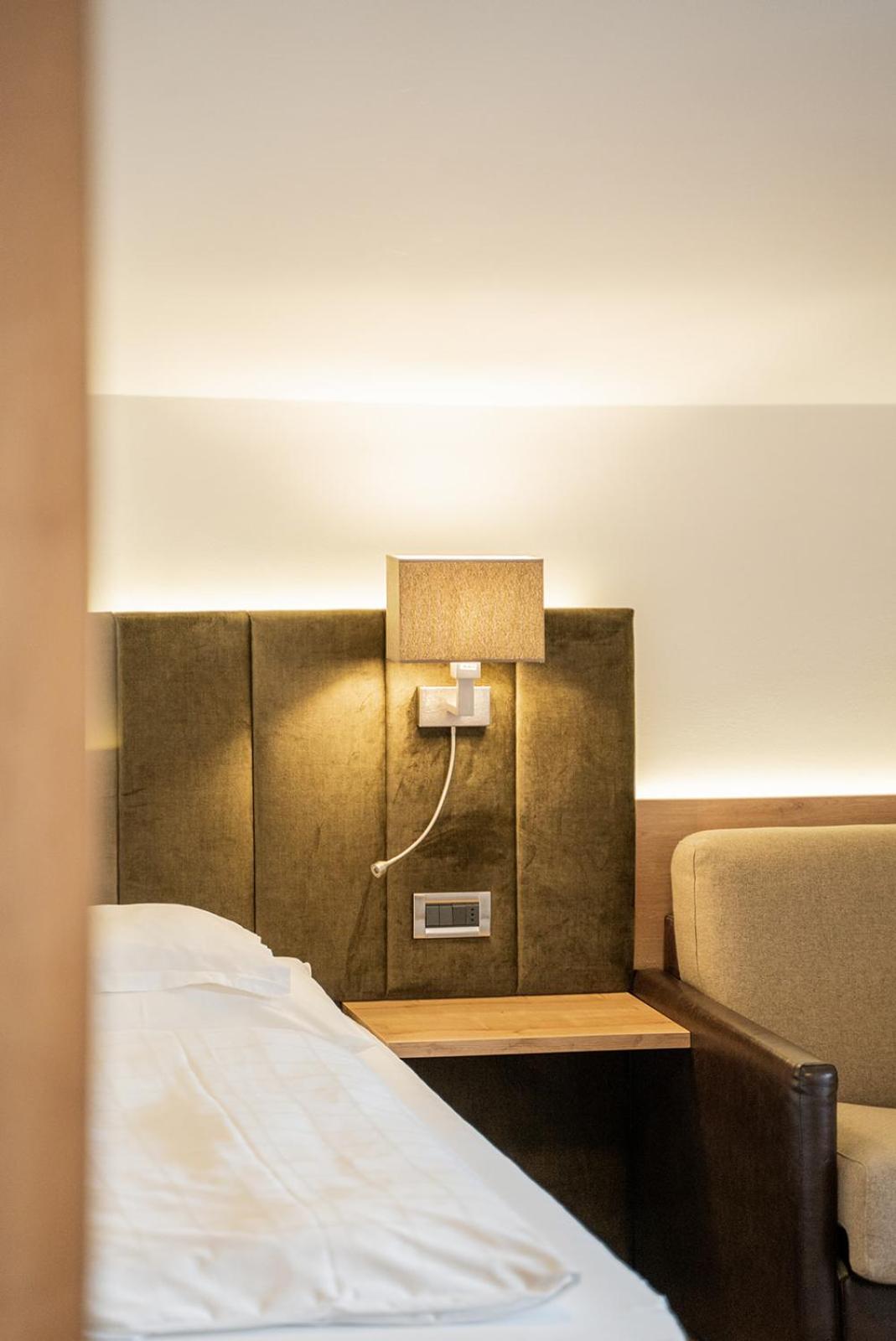 Hotel Brunnhofer Tirolo Eksteriør billede